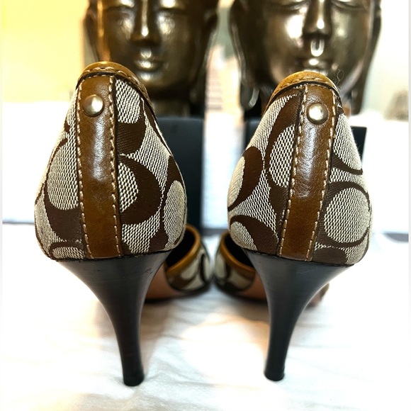 COACH “rare find” Alesksa Sig Heals. 6.5 New Without Tag - Picture 6 of 7